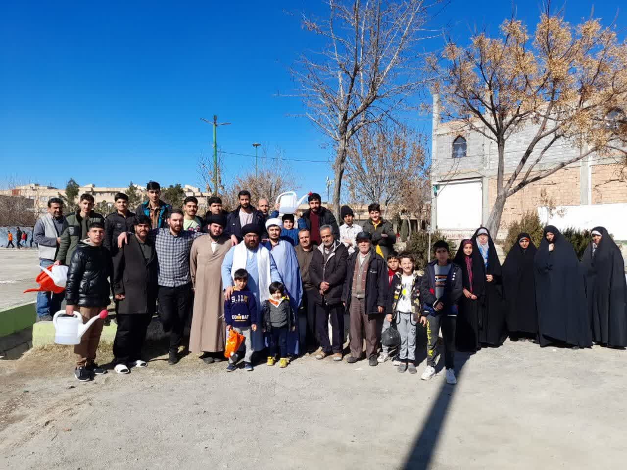 خبر | غرس نهال زیتون در بوستان