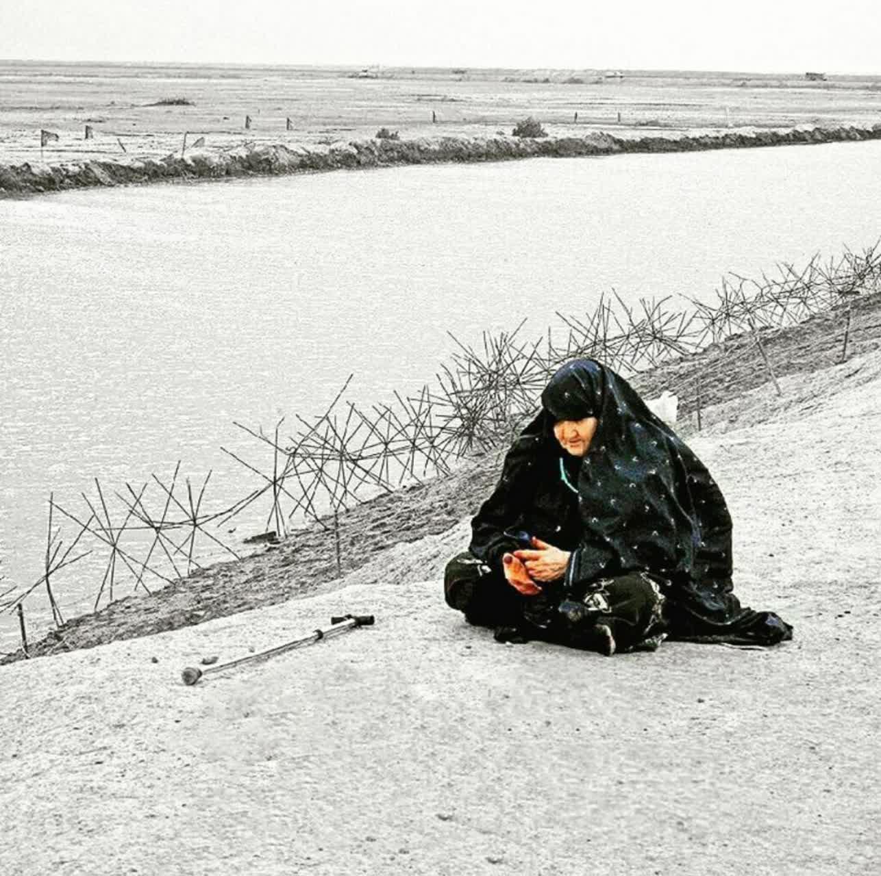 عکس نوشت | نشسته‌ام