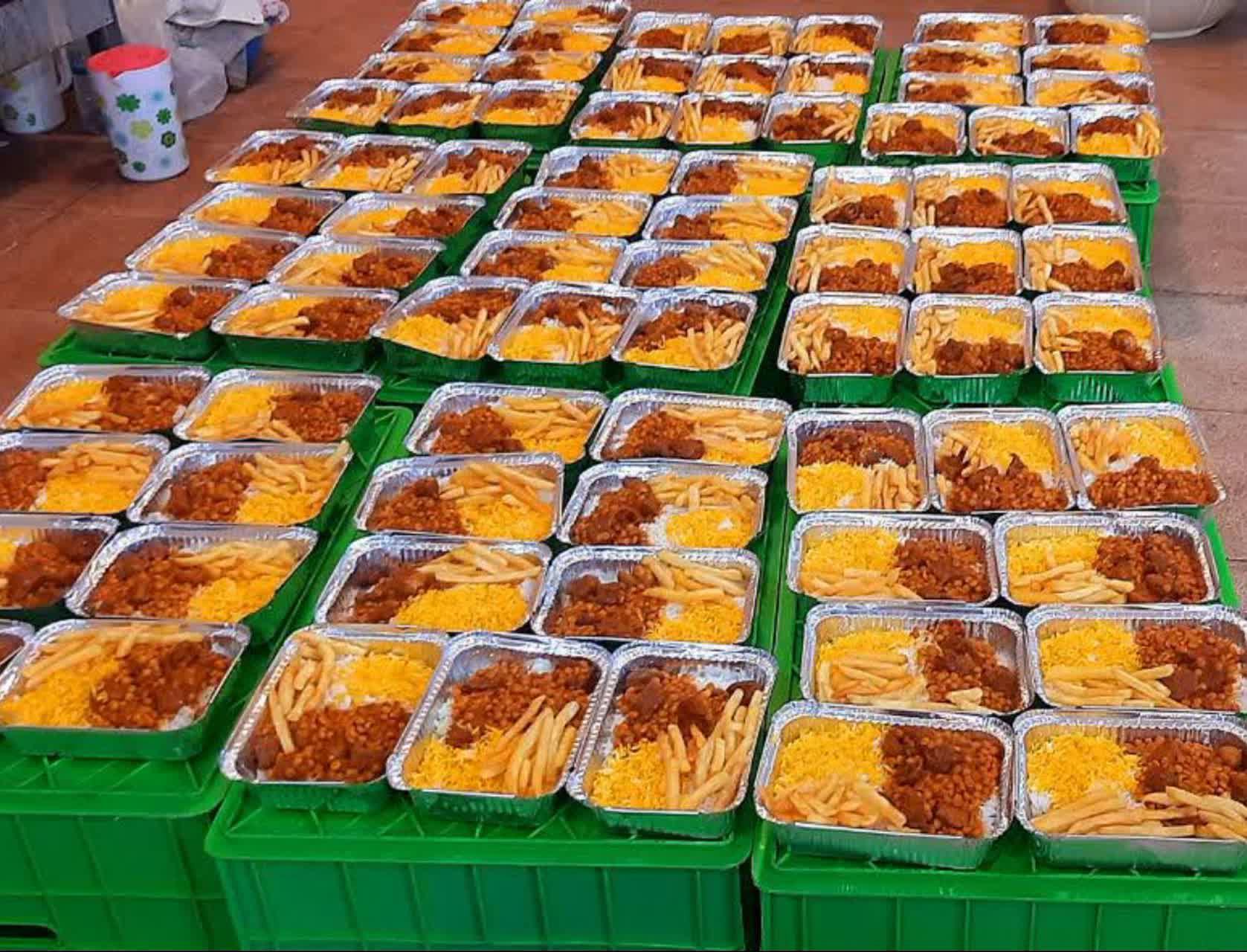 گزارش تصویری | توزیع ۲۰۰پرس غذای نذری