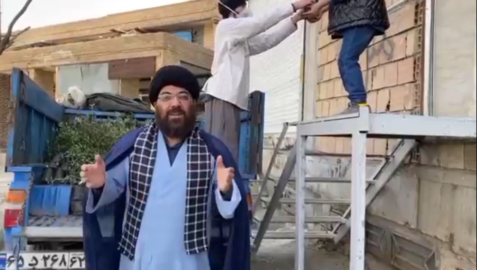 قطعه تصویری | توزیع رایگان نهال زیتون