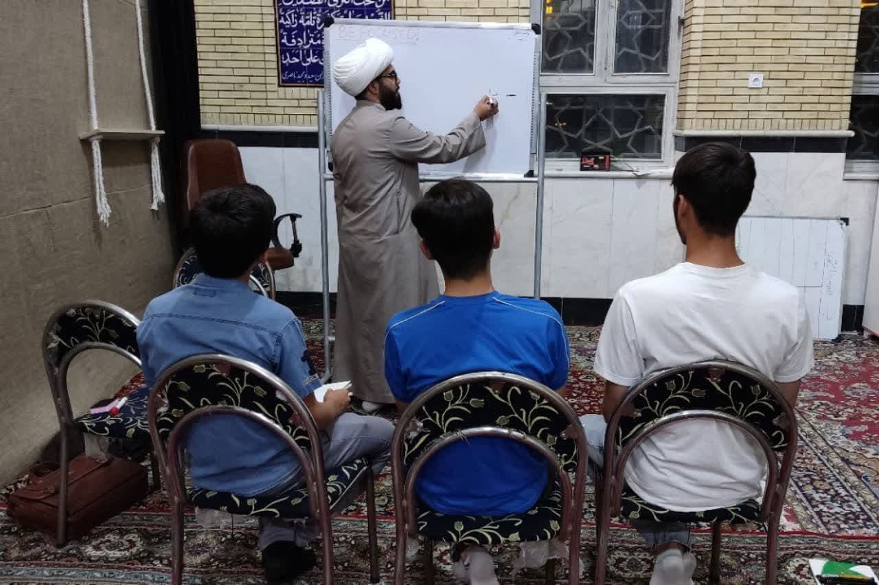 گزارش تصویری | برگزاری حلقه‌ی صالحین